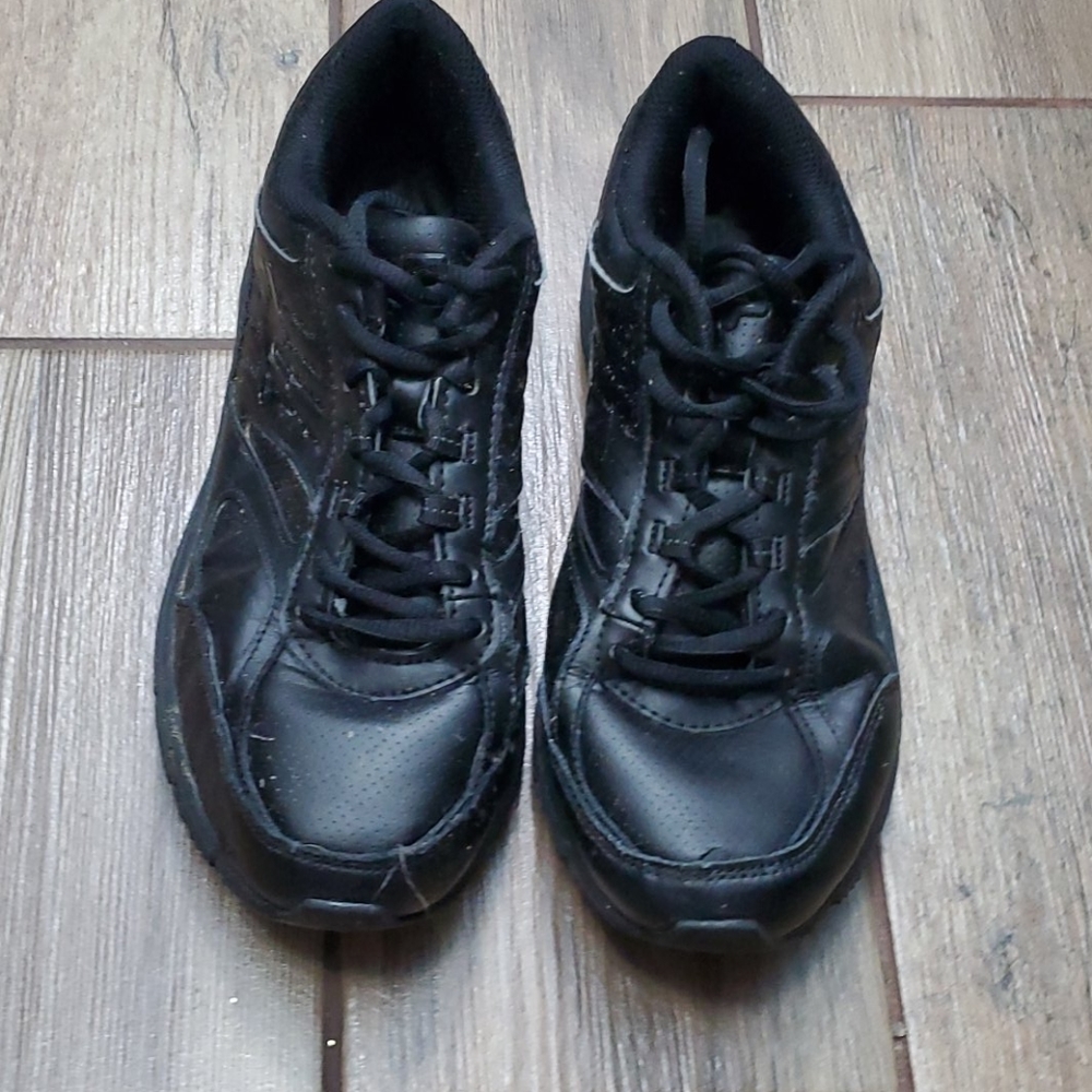 FILA nonslip server shoes